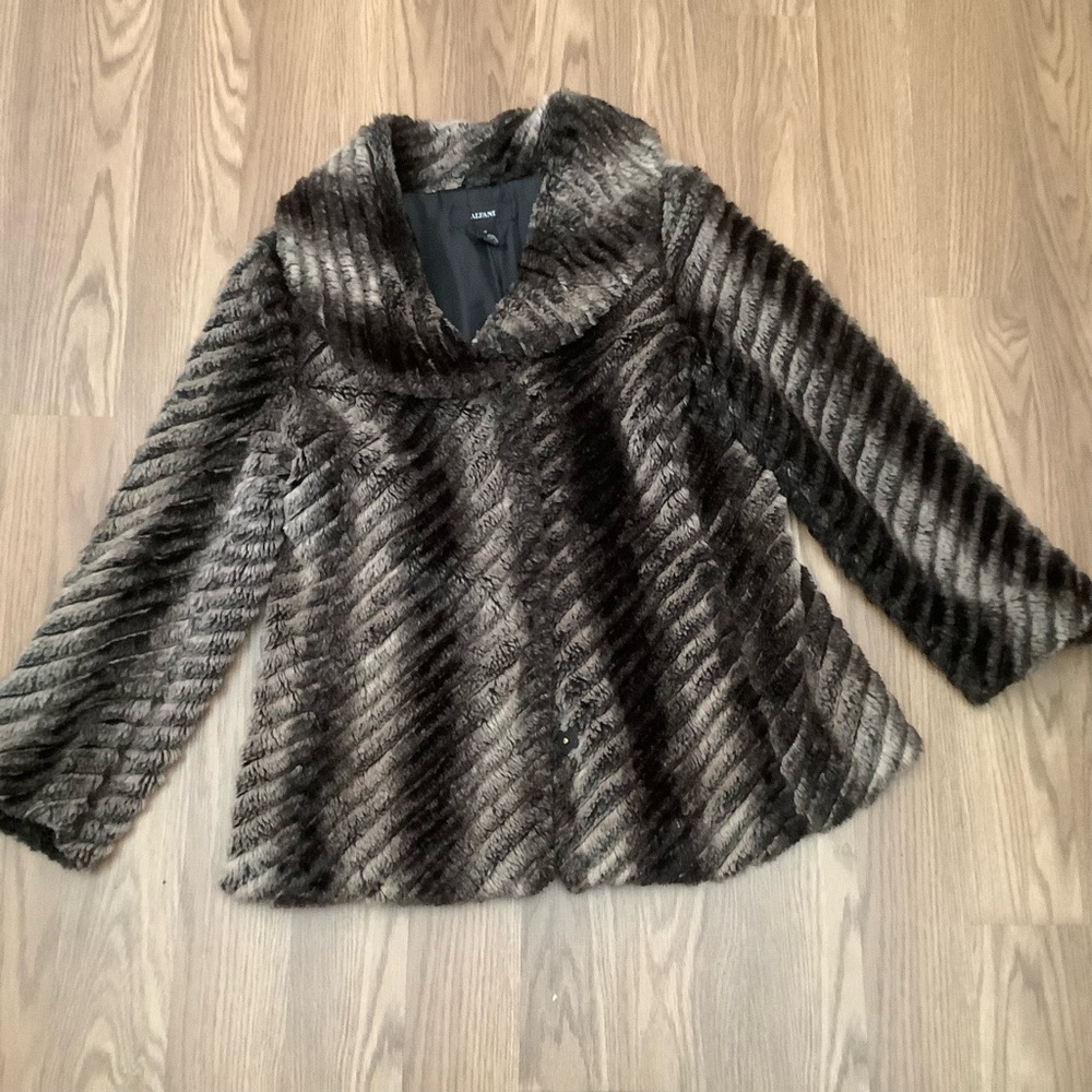 ALFANI Faux Fur 90’s Mink Look Style Women Size M Coat Brown Hidden Snaps Lined